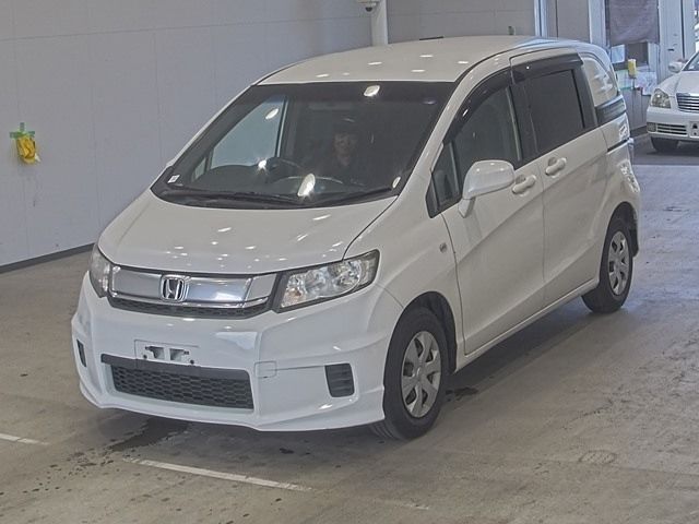 1417 Honda Freed spike GB3 2014 г. (ARAI Oyama)